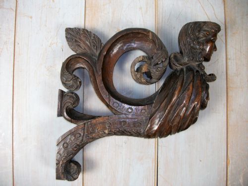 A PAIR OF ARCHITECTURAL CARVINGS OF EXCEPTIONAL QUALITY - ADDITIONAL PHOTO 3