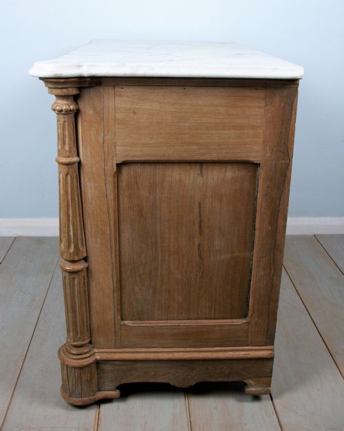 A SMALL 19TH CENTURY CARVED FRENCH CHEST OF DRAWERS - ADDITIONAL PHOTO 9