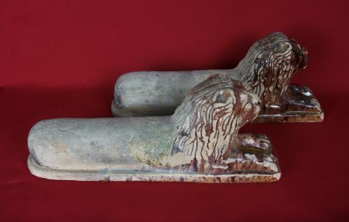 PAIR OF ANTIQUE ITALIAN TERRACOTTA LION FIREDOGS - ADDITIONAL PHOTO 7