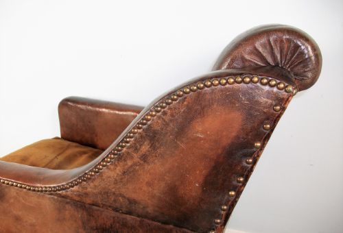 A LEATHER 1930'S DECO CLUB CHAIR - ADDITIONAL PHOTO 2