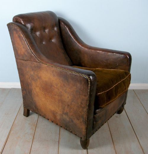 A LEATHER 1930'S DECO CLUB CHAIR - ADDITIONAL PHOTO 3
