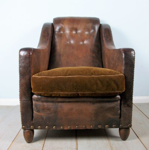 A LEATHER 1930'S DECO CLUB CHAIR - ADDITIONAL PHOTO 4