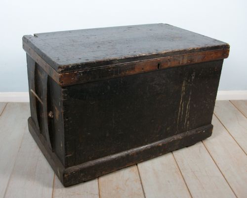 STEAMER TRUNK WITH FITTED INTERIOR - ADDITIONAL PHOTO 1