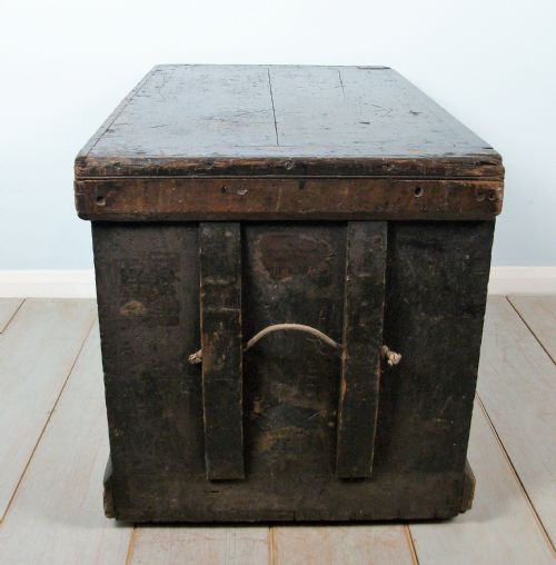 STEAMER TRUNK WITH FITTED INTERIOR - ADDITIONAL PHOTO 4