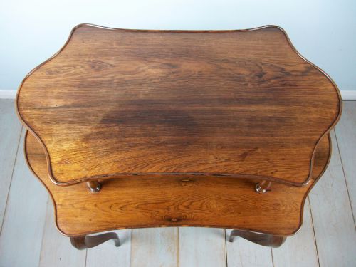 A FINE QUALITY SERPENTINE TWO TIER OCCASIONAL ETAGERE CENTRE TABLE - ADDITIONAL PHOTO 7