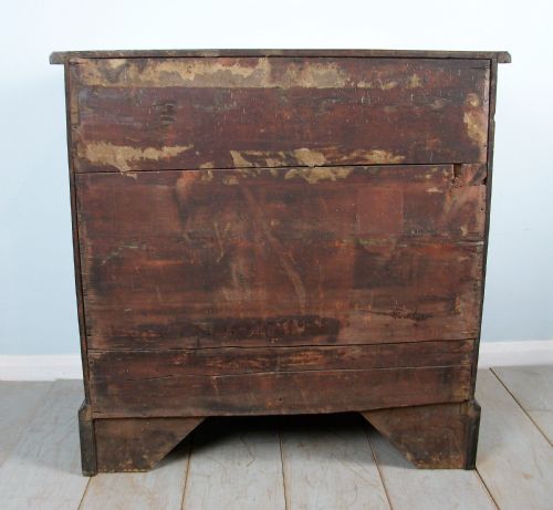 GEORGIAN BACHELOR'S CHEST OF DRAWERS OF SMALL PROPORTIONS - ADDITIONAL PHOTO 4