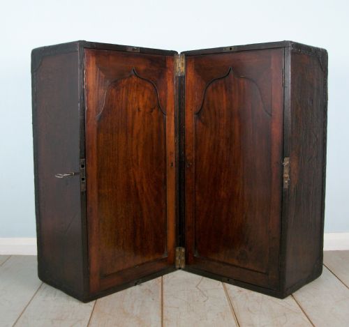 A 19TH CENTURY CAMPAIGN BOOKCASE - ADDITIONAL PHOTO 11