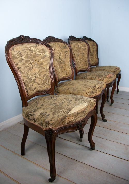 A MAGNIFICENT SET OF FOUR ROSEWOOD DINING HALL CHAIRS - ADDITIONAL PHOTO 7