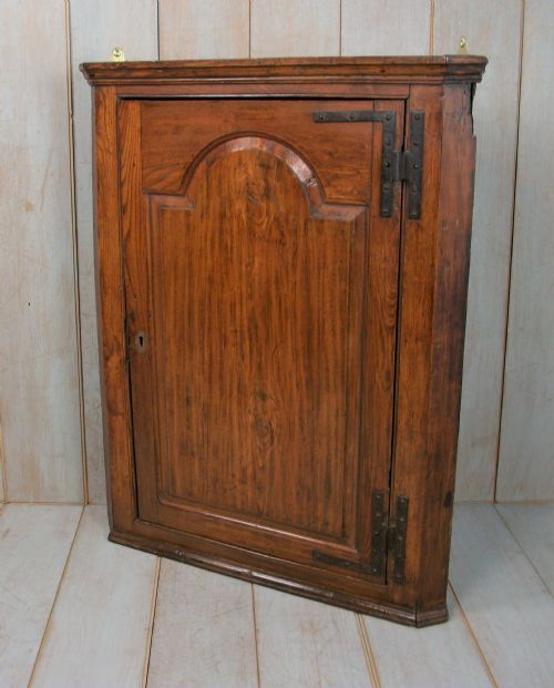 18TH C GEORGIAN OAK BARREL BACK CORNER CUPBOARD - ADDITIONAL PHOTO 1