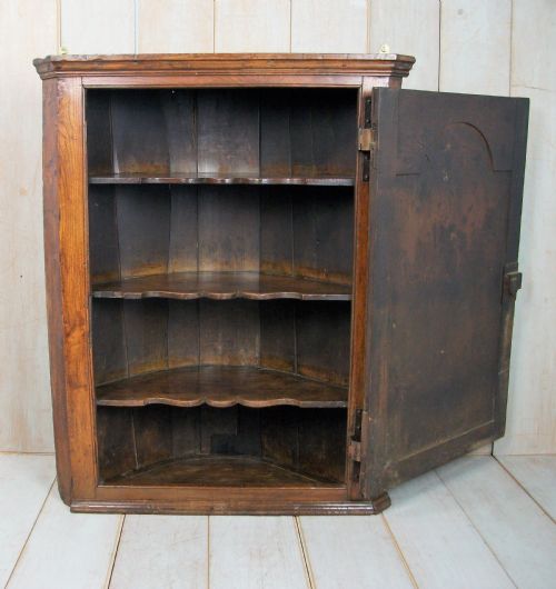18TH C GEORGIAN OAK BARREL BACK CORNER CUPBOARD - ADDITIONAL PHOTO 3