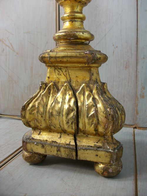 AN ITALIAN CARVED AND GILDED CANDLESTICK - ADDITIONAL PHOTO 2