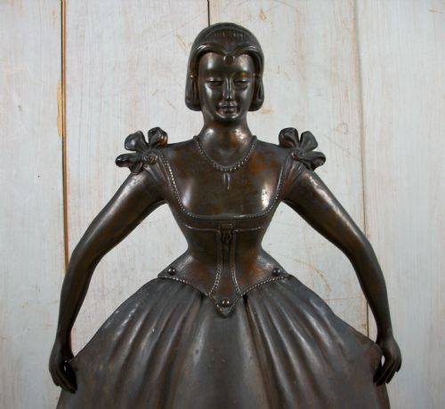 COPPER AND BRASS FIRE SCREEN IN THE FORM OF A LADY - ADDITIONAL PHOTO 1