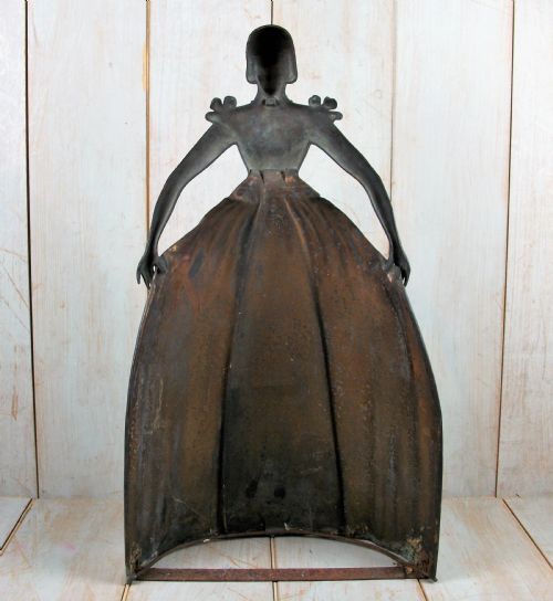 COPPER AND BRASS FIRE SCREEN IN THE FORM OF A LADY - ADDITIONAL PHOTO 2