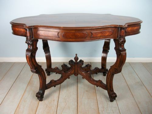 A VERY FINE 19TH CENTURY ITALIAN WALNUT OCCASIONAL CENTRE TABLE - ADDITIONAL PHOTO 3