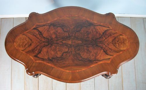 a very fine 19th century italian walnut occasional centre table - CATEGORY: ANTIQUE TABLES - DATED 19TH CENTURY