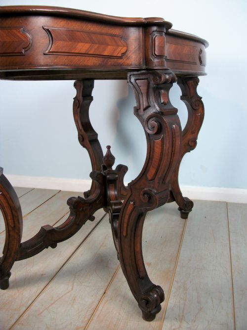 A VERY FINE 19TH CENTURY ITALIAN WALNUT OCCASIONAL CENTRE TABLE - ADDITIONAL PHOTO 6