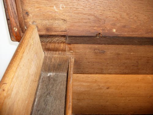EARLY 18TH CENTURY OAK PANELLED COFFER - ADDITIONAL PHOTO 2