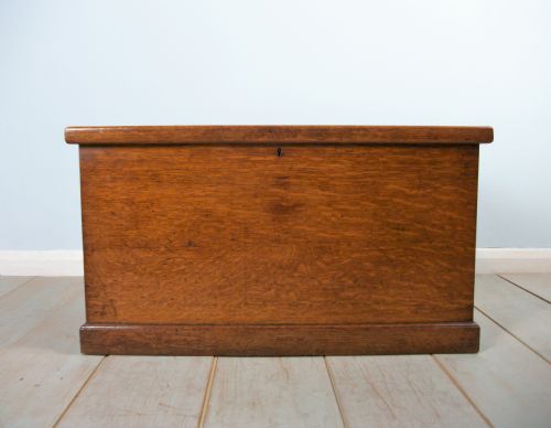 antique oak travelling trunk chest box - CATEGORY: ANTIQUE CHESTS - DATED 1900