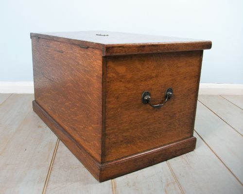ANTIQUE OAK TRAVELLING TRUNK CHEST BOX - ADDITIONAL PHOTO 2