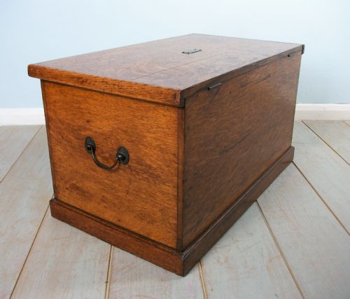 ANTIQUE OAK TRAVELLING TRUNK CHEST BOX - ADDITIONAL PHOTO 4