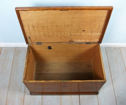 ANTIQUE OAK TRAVELLING TRUNK CHEST BOX - ADDITIONAL PHOTO 6