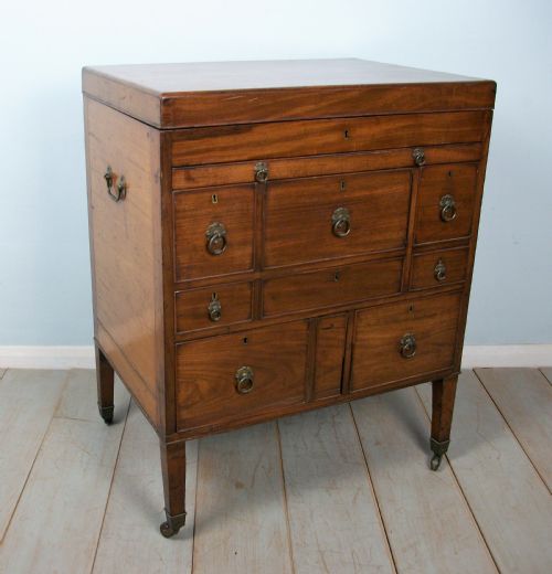 A GEORGIAN MAHOGANY CAMPAIGN MILITARY GENTLEMAN'S CHEST CHEST OF DRAWERS - ADDITIONAL PHOTO 1