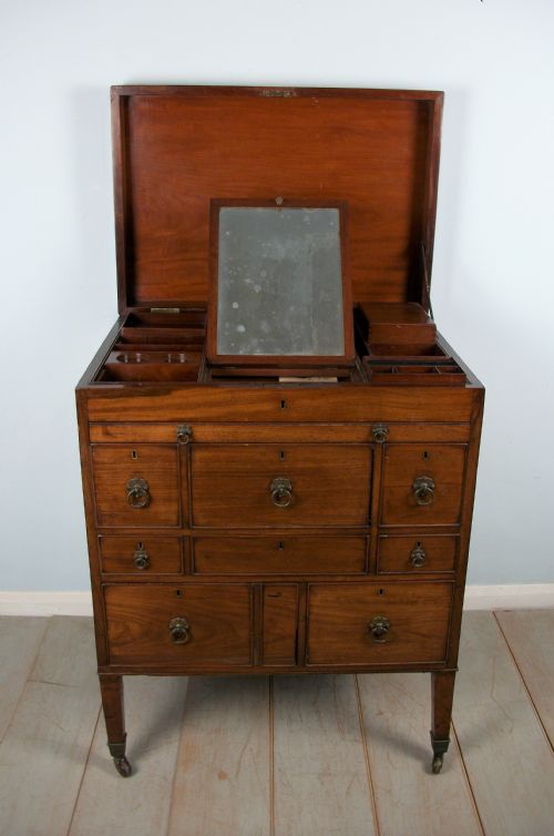 A GEORGIAN MAHOGANY CAMPAIGN MILITARY GENTLEMAN'S CHEST CHEST OF DRAWERS - ADDITIONAL PHOTO 7