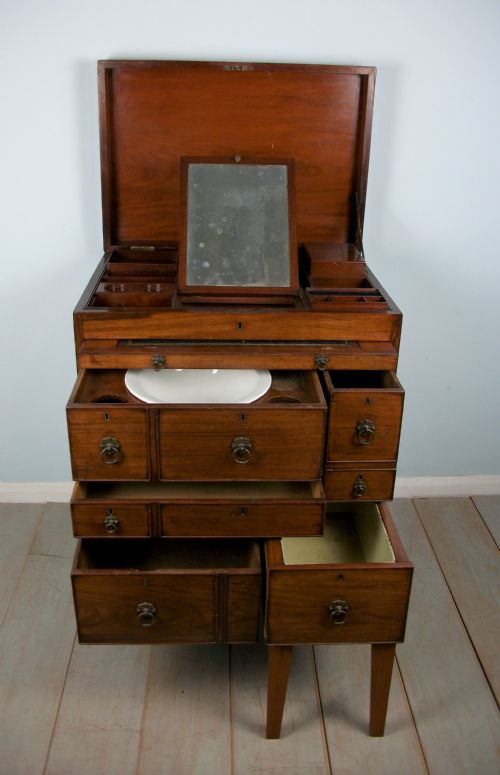 A GEORGIAN MAHOGANY CAMPAIGN MILITARY GENTLEMAN'S CHEST CHEST OF DRAWERS - ADDITIONAL PHOTO 8