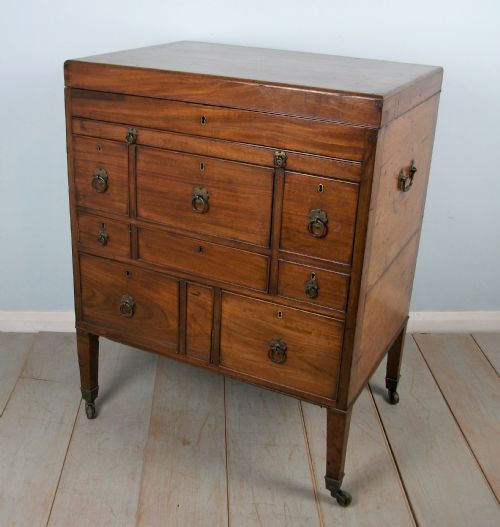 A GEORGIAN MAHOGANY CAMPAIGN MILITARY GENTLEMAN'S CHEST CHEST OF DRAWERS - ADDITIONAL PHOTO 11