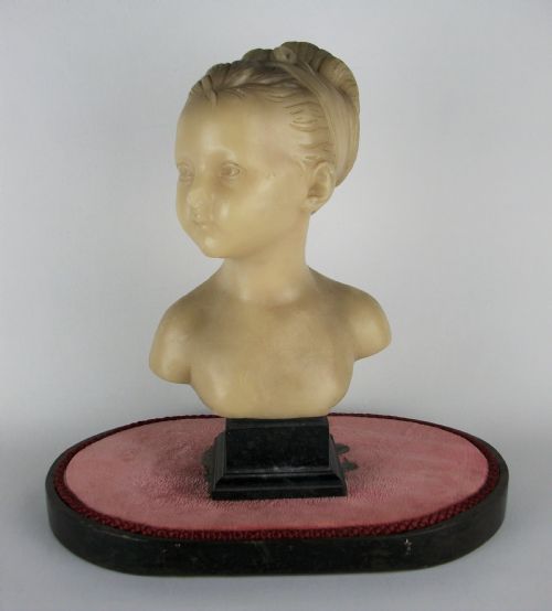 WAX SCULPTURE OF LOUISE BRONGNIART UNDER A GLASS DOME - ADDITIONAL PHOTO 2