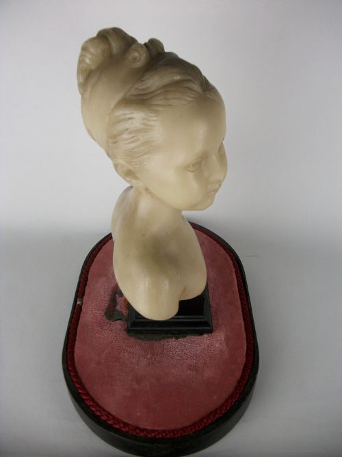 WAX SCULPTURE OF LOUISE BRONGNIART UNDER A GLASS DOME - ADDITIONAL PHOTO 11