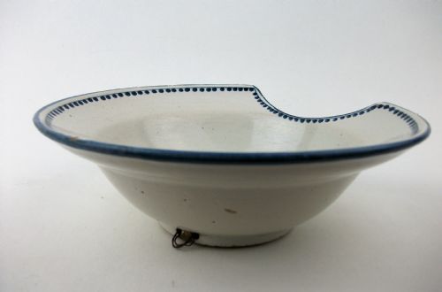 AN 18TH CENTURY DELFT BLUE AND WHITE BARBERS BOWL - ADDITIONAL PHOTO 1