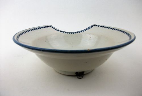 AN 18TH CENTURY DELFT BLUE AND WHITE BARBERS BOWL - ADDITIONAL PHOTO 2