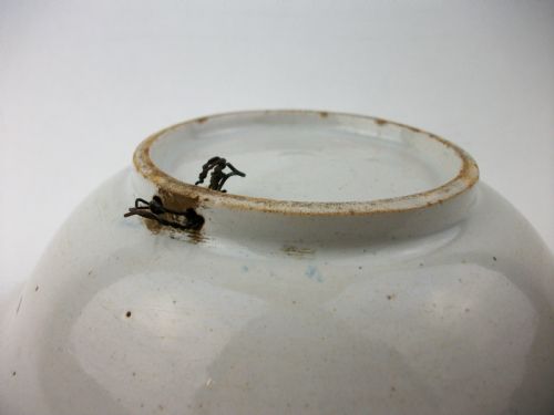 AN 18TH CENTURY DELFT BLUE AND WHITE BARBERS BOWL - ADDITIONAL PHOTO 3