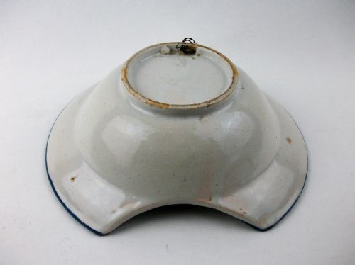 AN 18TH CENTURY DELFT BLUE AND WHITE BARBERS BOWL - ADDITIONAL PHOTO 5