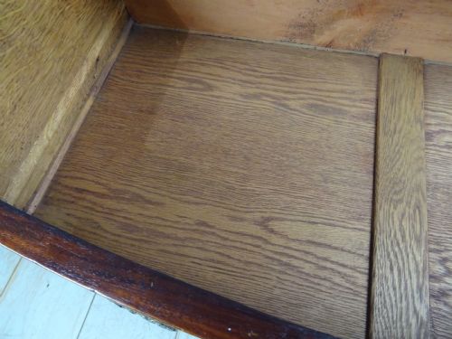 A MAHOGANY BOW FRONTED CHEST OF DRAWERS OF SMALL PROPORTIONS - ADDITIONAL PHOTO 11