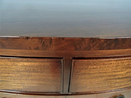 A MAHOGANY BOW FRONTED CHEST OF DRAWERS OF SMALL PROPORTIONS - ADDITIONAL PHOTO 12