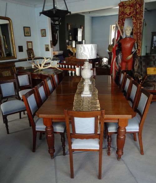 A LARGE VICTORIAN EXTENDING WIND OUT WALNUT DINING TABLE - ADDITIONAL PHOTO 1