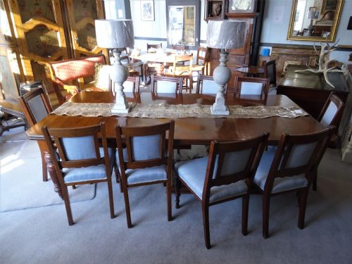 A LARGE VICTORIAN EXTENDING WIND OUT WALNUT DINING TABLE - ADDITIONAL PHOTO 2