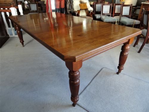 A LARGE VICTORIAN EXTENDING WIND OUT WALNUT DINING TABLE - ADDITIONAL PHOTO 3