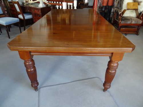 A LARGE VICTORIAN EXTENDING WIND OUT WALNUT DINING TABLE - ADDITIONAL PHOTO 5
