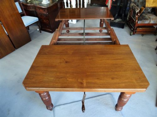 A LARGE VICTORIAN EXTENDING WIND OUT WALNUT DINING TABLE - ADDITIONAL PHOTO 8