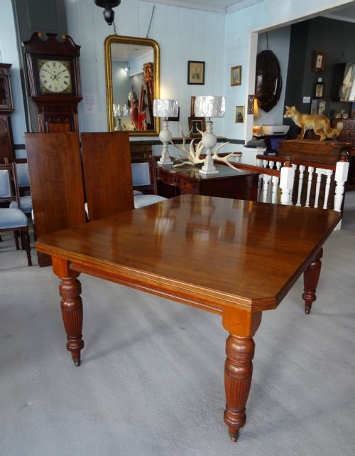A LARGE VICTORIAN EXTENDING WIND OUT WALNUT DINING TABLE - ADDITIONAL PHOTO 9