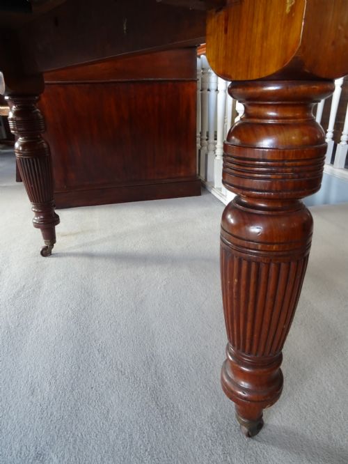 A LARGE VICTORIAN EXTENDING WIND OUT WALNUT DINING TABLE - ADDITIONAL PHOTO 11