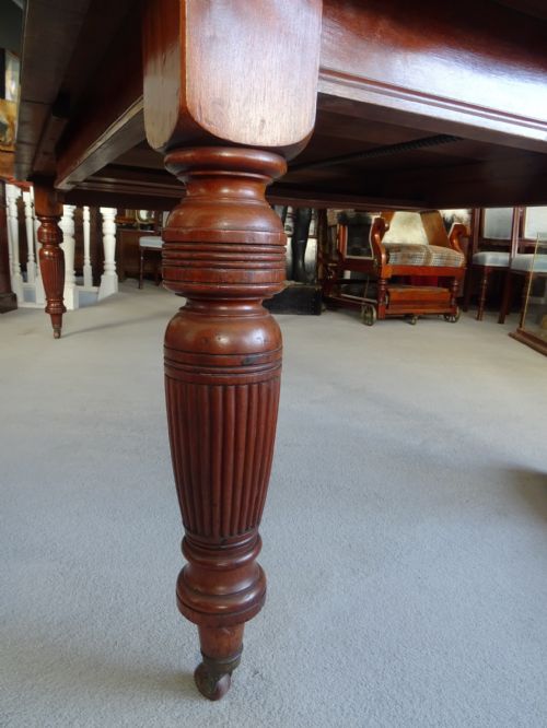 A LARGE VICTORIAN EXTENDING WIND OUT WALNUT DINING TABLE - ADDITIONAL PHOTO 12