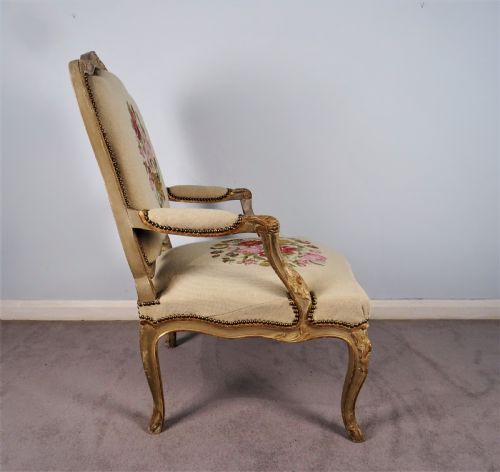 A FINE PAIR OF PAINTED GILT FRENCH ARMCHAIRS FAUTEUIL - ADDITIONAL PHOTO 2