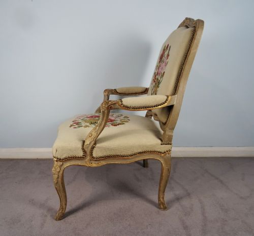 A FINE PAIR OF PAINTED GILT FRENCH ARMCHAIRS FAUTEUIL - ADDITIONAL PHOTO 4