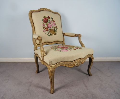 A FINE PAIR OF PAINTED GILT FRENCH ARMCHAIRS FAUTEUIL - ADDITIONAL PHOTO 5