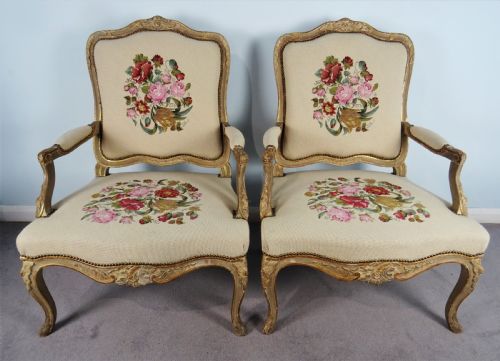 A FINE PAIR OF PAINTED GILT FRENCH ARMCHAIRS FAUTEUIL - ADDITIONAL PHOTO 13