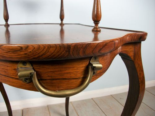 A FINE QUALITY SERPENTINE TWO TIER OCCASIONAL ETAGERE CENTRE TABLE - ADDITIONAL PHOTO 9
